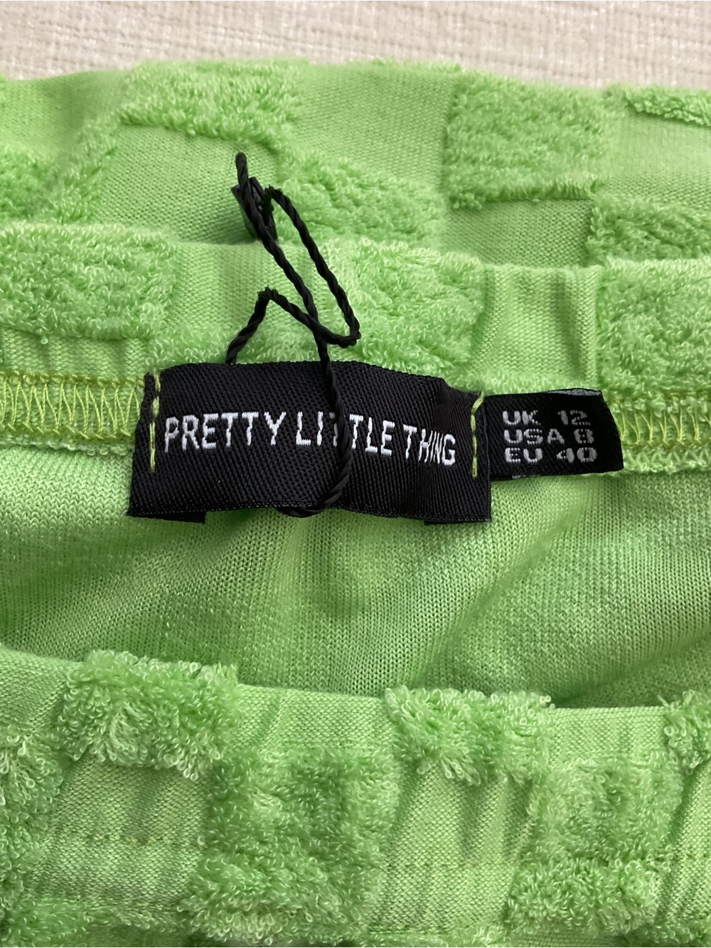 PrettyLittleThing Bright Lime Checker Polo Set - Picture 12 of 14